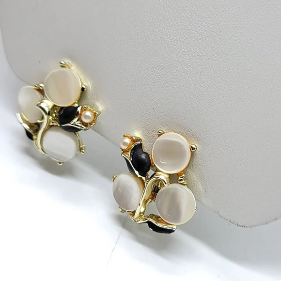 Gold Tone Black Enamel Tulip Faux Pearl Mother Of Pearl Circle Clip On Earrings - Picture 3 of 4